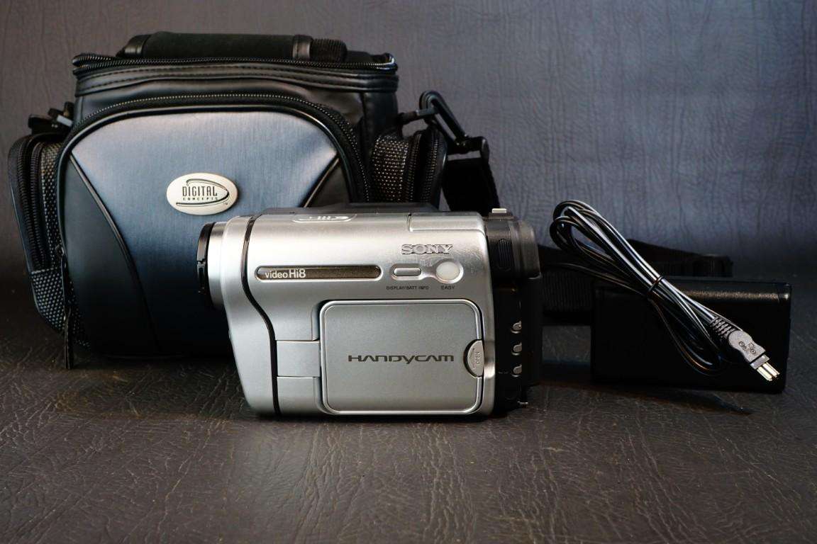 Sony CCD-TRV238E Hi8 Tape Video Camera HANDYCAM Camcorder **Great Condition**