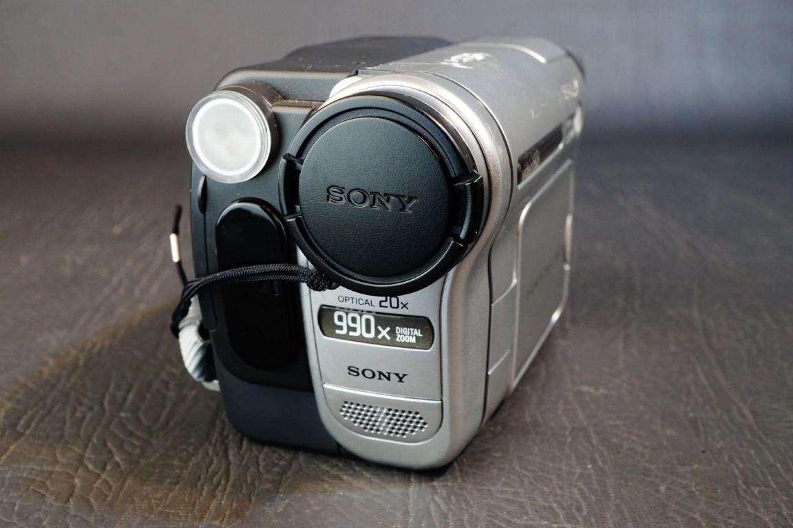 Sony CCD-TRV238E Hi8 Tape Video Camera HANDYCAM Camcorder **Great Condition**