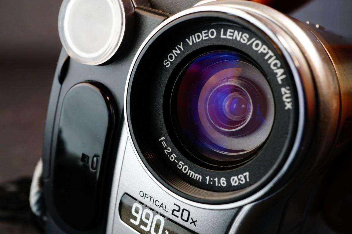 Sony CCD-TRV238E Hi8 Tape Video Camera HANDYCAM Camcorder **Great Condition**