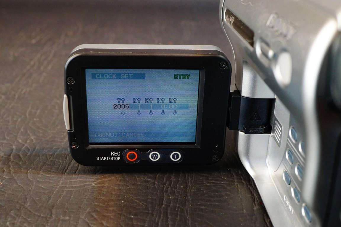 Sony CCD-TRV238E Hi8 Tape Video Camera HANDYCAM Camcorder **Great Condition**