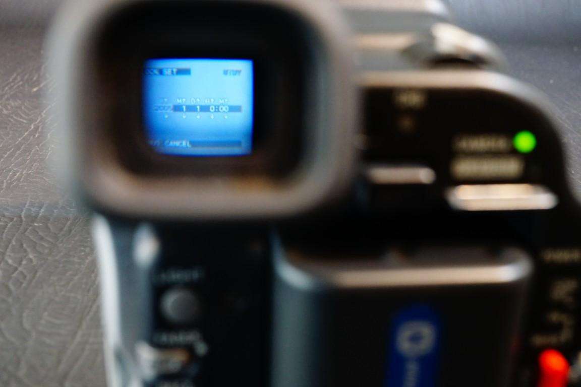 Sony CCD-TRV238E Hi8 Tape Video Camera HANDYCAM Camcorder **Great Condition**