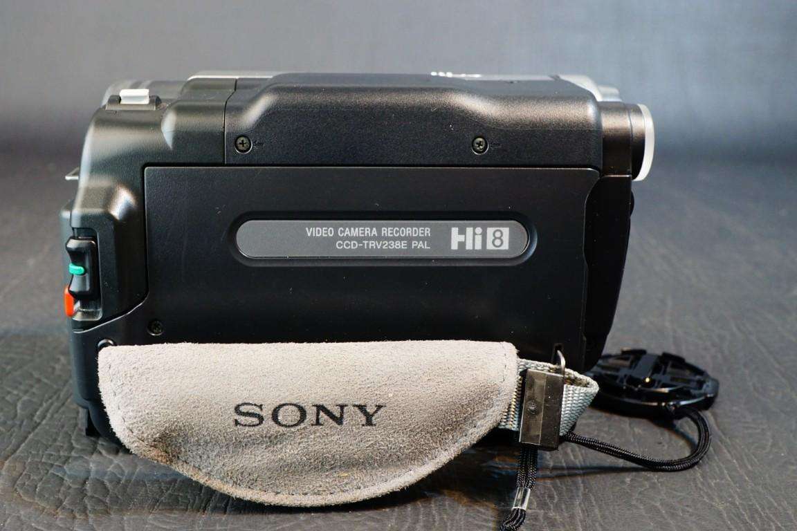 Sony CCD-TRV238E Hi8 Tape Video Camera HANDYCAM Camcorder **Great Condition**