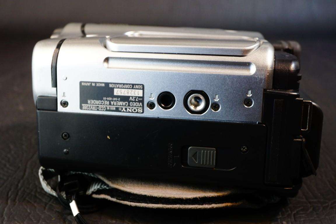 Sony CCD-TRV238E Hi8 Tape Video Camera HANDYCAM Camcorder **Great Condition**