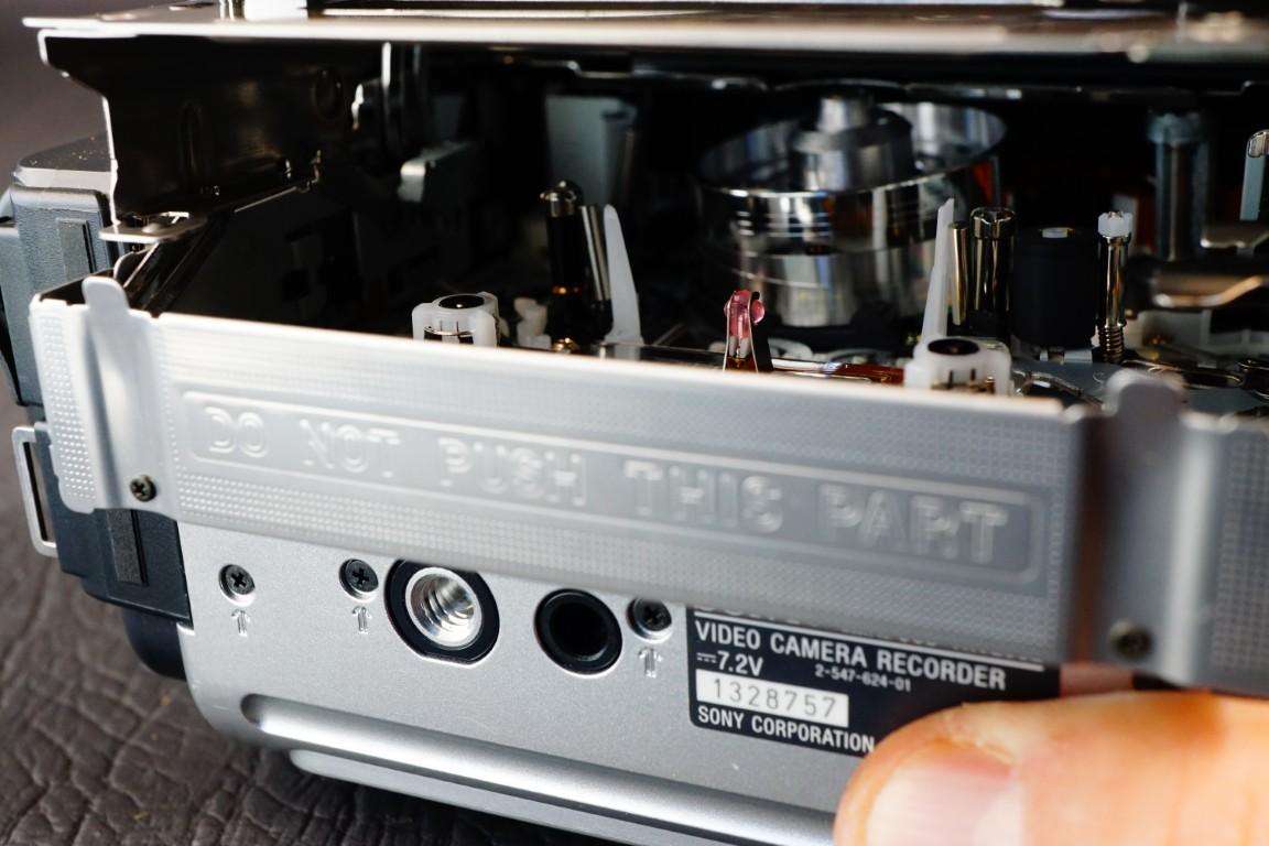 Sony CCD-TRV238E Hi8 Tape Video Camera HANDYCAM Camcorder **Great Condition**