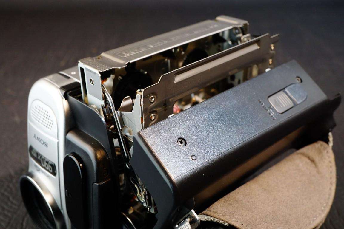 Sony CCD-TRV238E Hi8 Tape Video Camera HANDYCAM Camcorder **Great Condition**