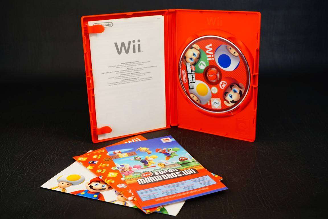 New Super Mario Bros. Wii (Nintendo Wii, 2009) Complete with Manual