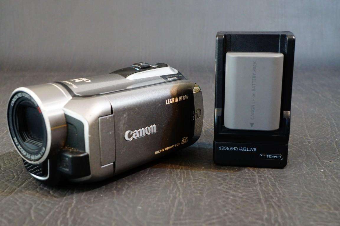 Canon Legria HF R16 HD Camcorder Camera with 20x Optical HD Lens **Great Condition*