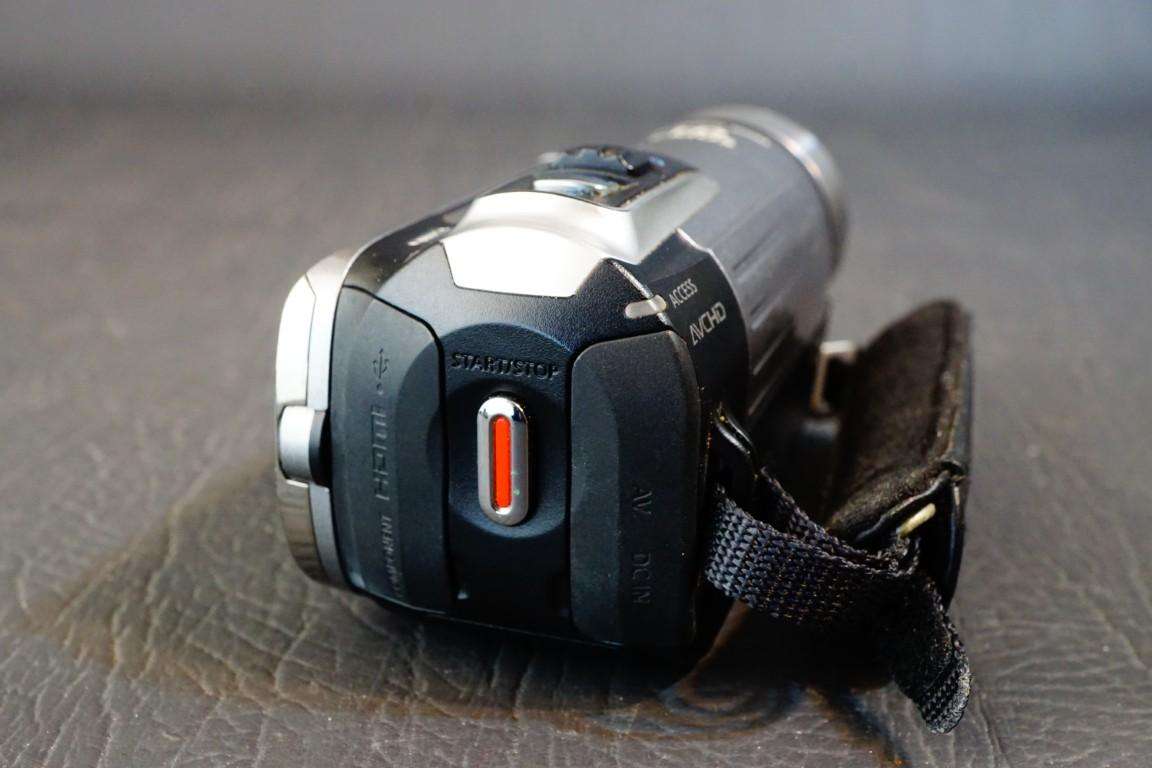 Canon Legria HF R16 HD Camcorder Camera with 20x Optical HD Lens **Great Condition*