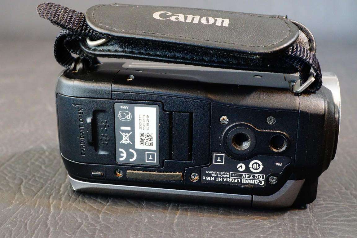 Canon Legria HF R16 HD Camcorder Camera with 20x Optical HD Lens **Great Condition*