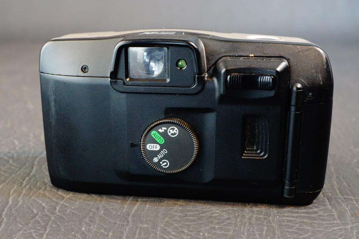 Canon Sure Shot 76 Zoom Point and Shoot AF Film Camera with 38-78mm Zoom Lens **Good Condition**