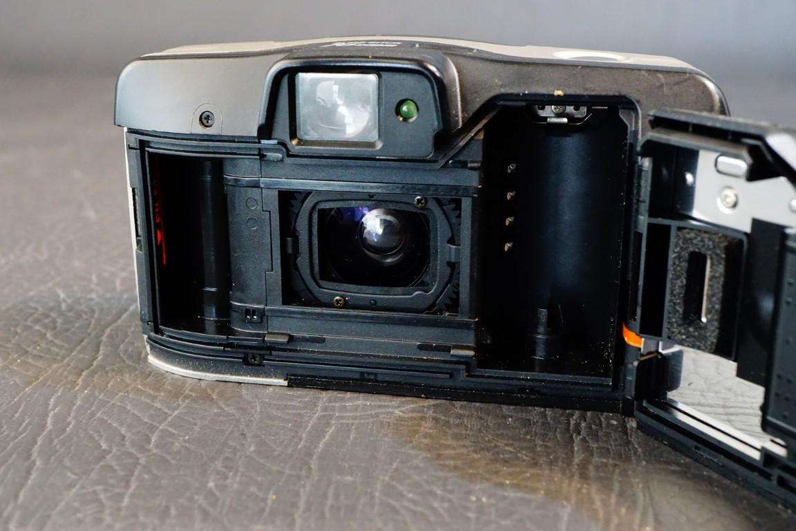 Canon Sure Shot 76 Zoom Point and Shoot AF Film Camera with 38-78mm Zoom Lens **Good Condition**