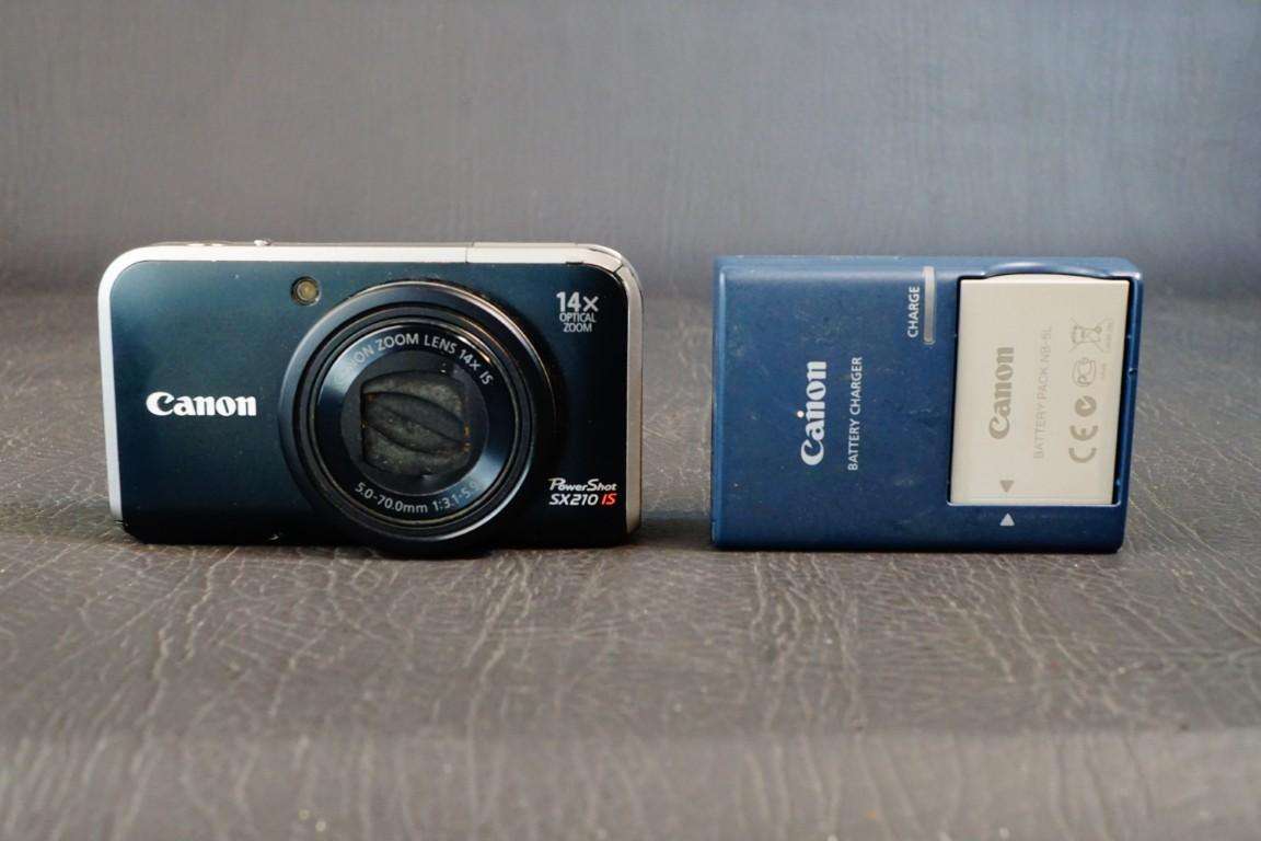 Canon PowerShot SX210 IS 14MP Compact Digital Camera with 14x Optical Zoom  **Good Condition**