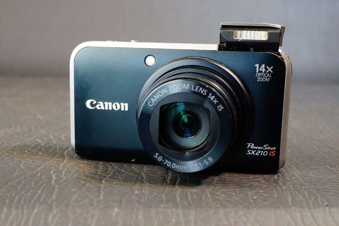Canon PowerShot SX210 IS 14MP Compact Digital Camera with 14x Optical Zoom  **Good Condition**