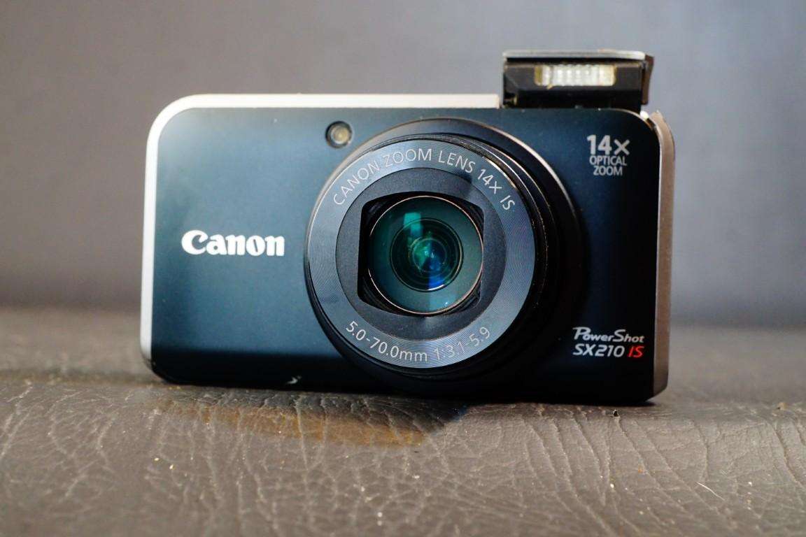 Canon PowerShot SX210 IS 14MP Compact Digital Camera with 14x Optical Zoom  **Good Condition**
