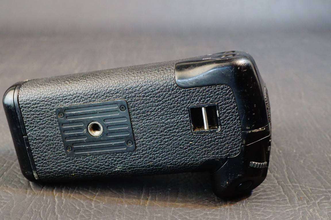 Canon PB-E2 Power Drive Booster Grip for EOS-1 1N 1V 3 Cameras