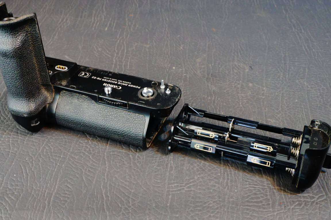 Canon PB-E2 Power Drive Booster Grip for EOS-1 1N 1V 3 Cameras