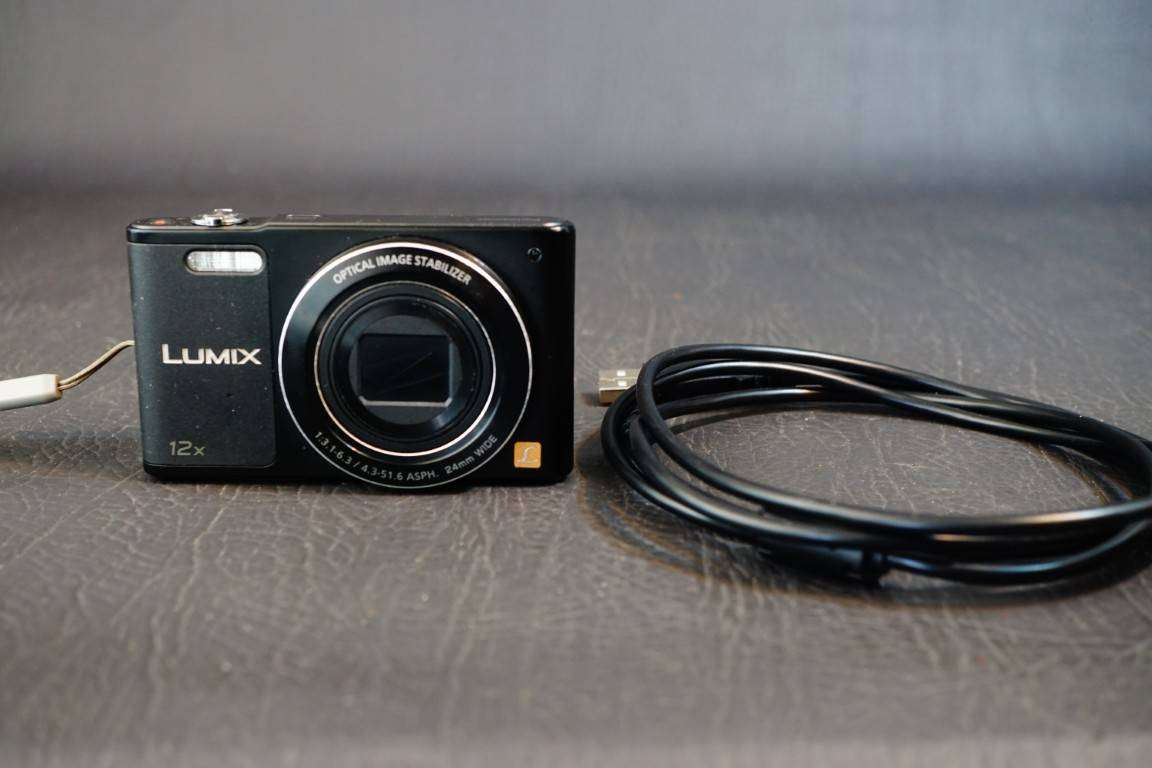 Panasonic LUMIX DMC-SZ10 Flip Screen Digital Camera 16MP 12x Optical Zoom Wi-Fi **Great Condition**