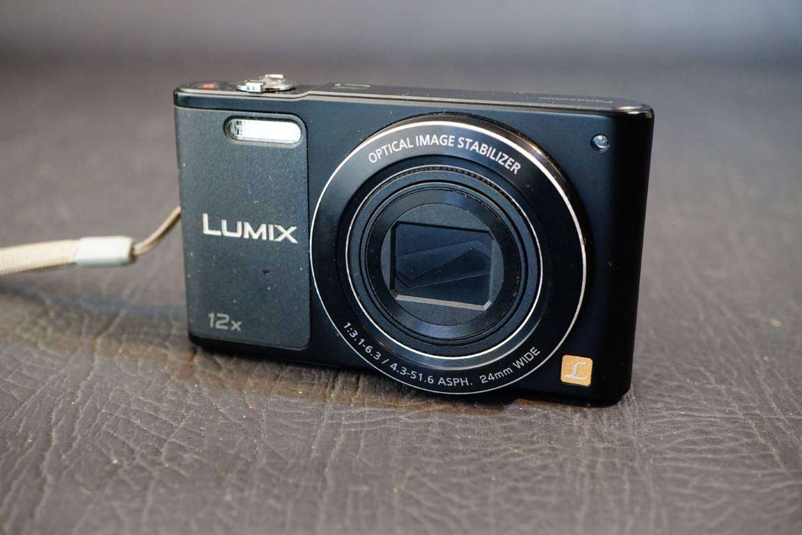 Panasonic LUMIX DMC-SZ10 Flip Screen Digital Camera 16MP 12x Optical Zoom Wi-Fi **Great Condition**