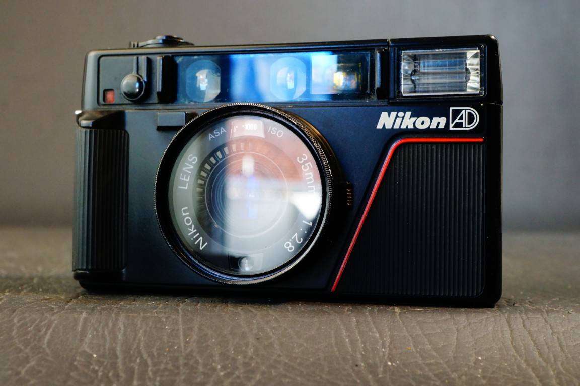 Nikon L35AD ISO1000 35mm Film Point & Shoot Camera with 35mm F2.8 Lens **Good Condition**