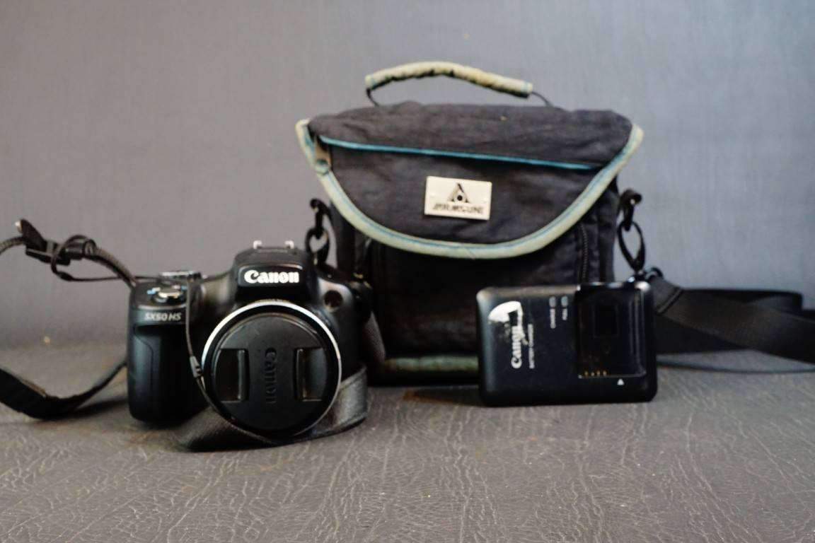 Canon PowerShot SX50 HS 12.1MP Digital Camera with 50x Optical Zoom  **Great Condition**