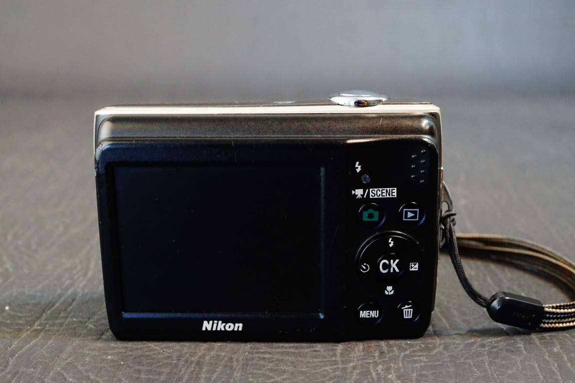 Nikon Digital Camera Coolpix L21 Compact Digital Camera 8.0MP **Good Condition**