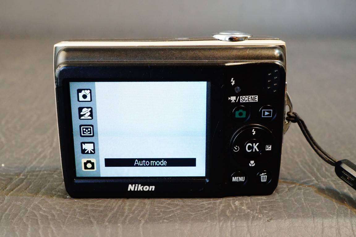 Nikon Digital Camera Coolpix L21 Compact Digital Camera 8.0MP **Good Condition**