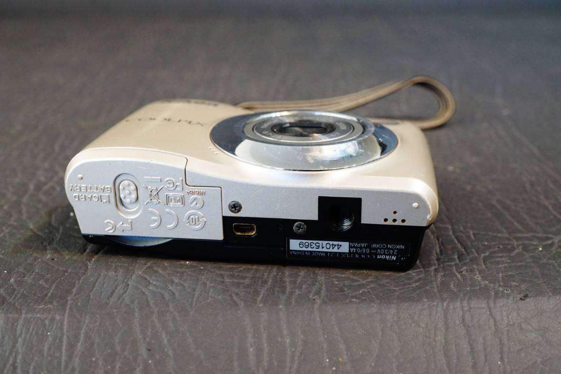 Nikon Digital Camera Coolpix L21 Compact Digital Camera 8.0MP **Good Condition**
