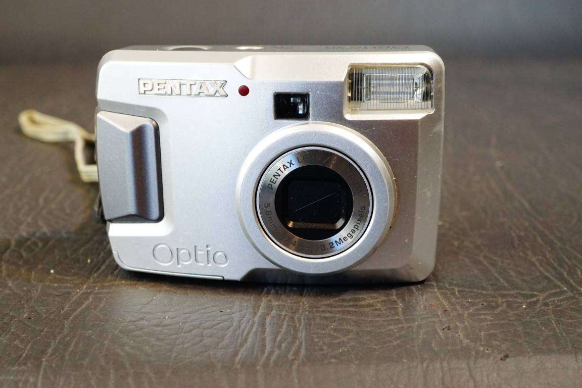 Pentax Optio 30 Compact Digital Camera 3.2MP - 3x Zoom **Good Condition**