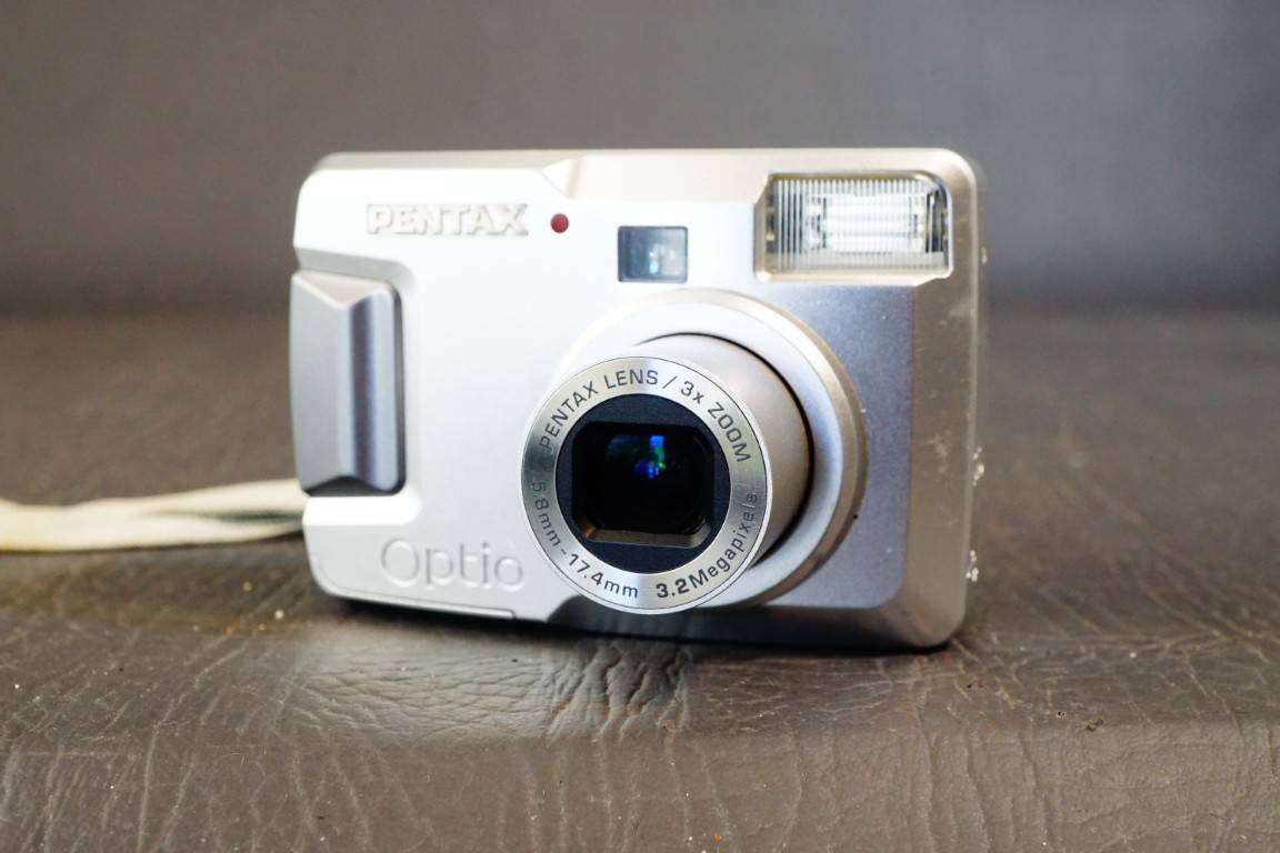 Pentax Optio 30 Compact Digital Camera 3.2MP - 3x Zoom **Good Condition**