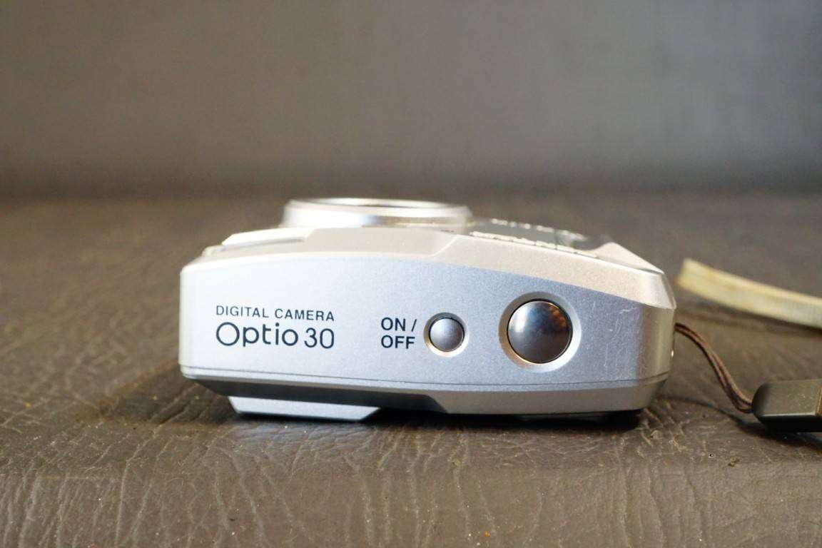 Pentax Optio 30 Compact Digital Camera 3.2MP - 3x Zoom **Good Condition**