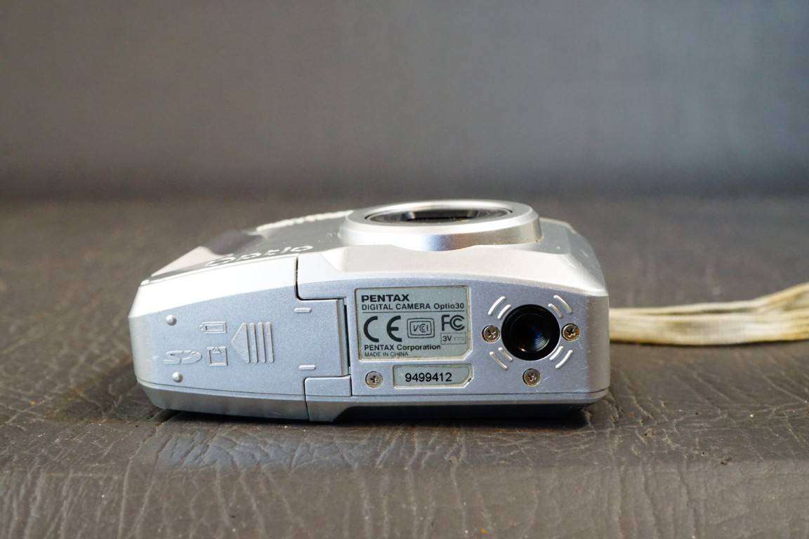 Pentax Optio 30 Compact Digital Camera 3.2MP - 3x Zoom **Good Condition**