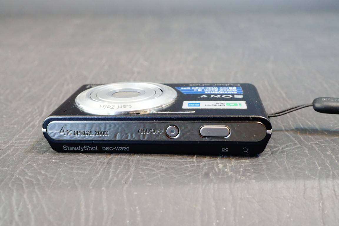 Sony Cyber-shot DSC-W320 14.1MP Compact Digital Camera with 3x Optical Zoom **Great Condition**