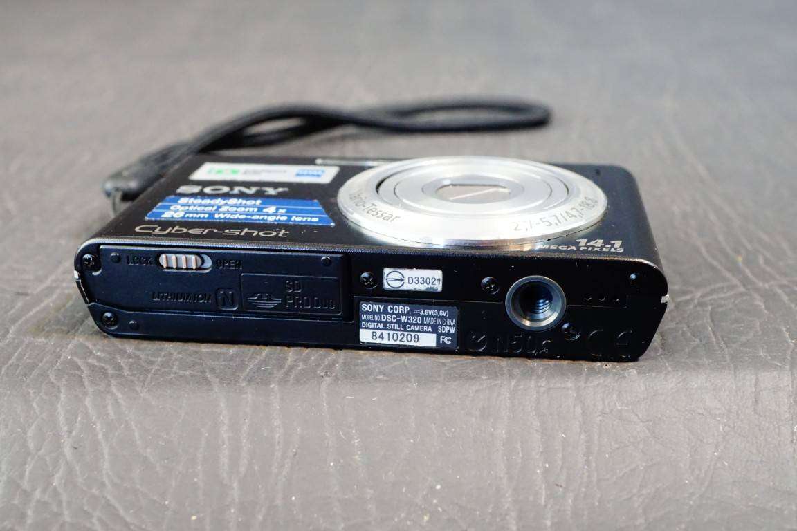Sony Cyber-shot DSC-W320 14.1MP Compact Digital Camera with 3x Optical Zoom **Great Condition**