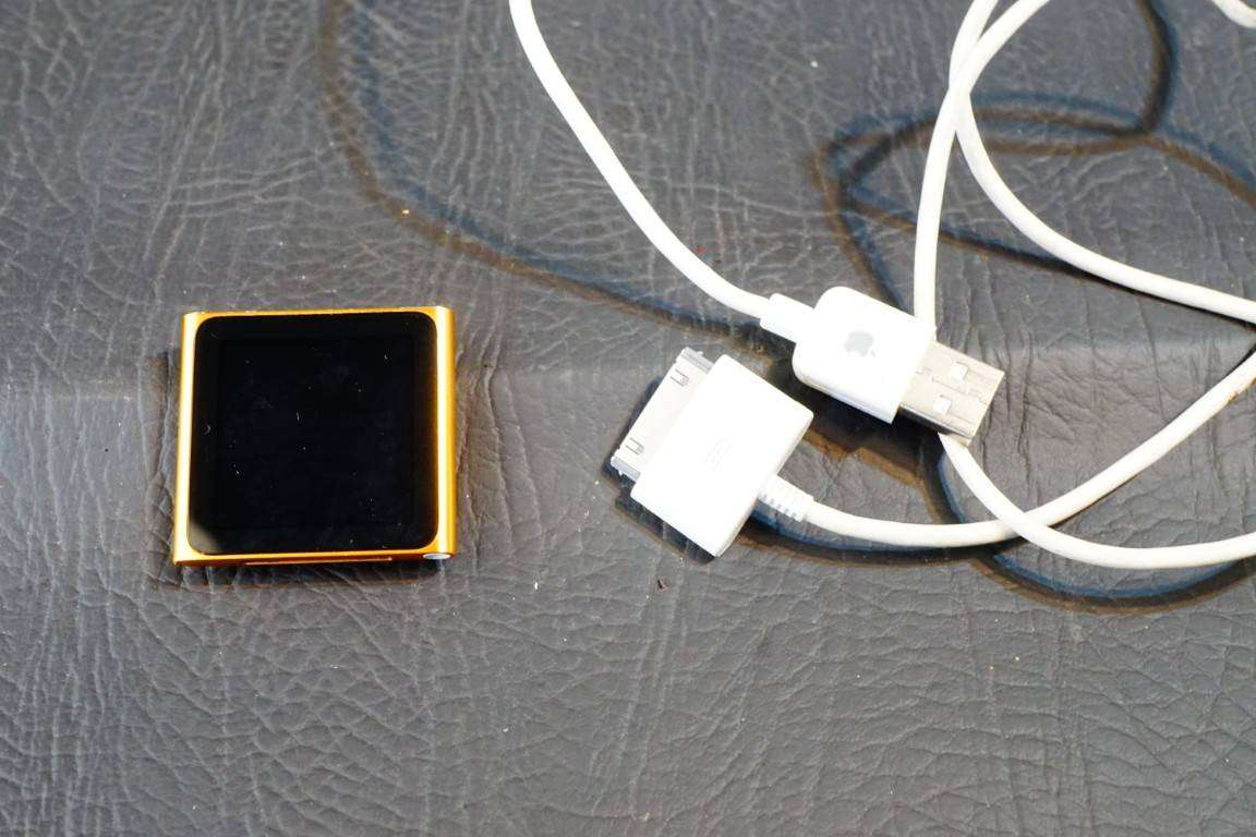 Apple iPod nano 6th Generation 8GB Orange **Great Condition**