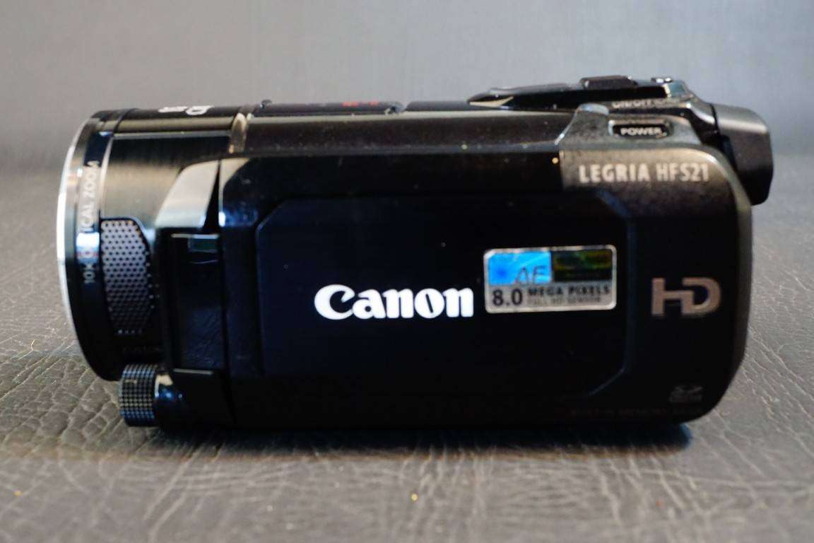 Canon Legria/VIXIA HF S21 Full HD 1080p 8.59MP Handycam Camcorder Camera **Great Condition*