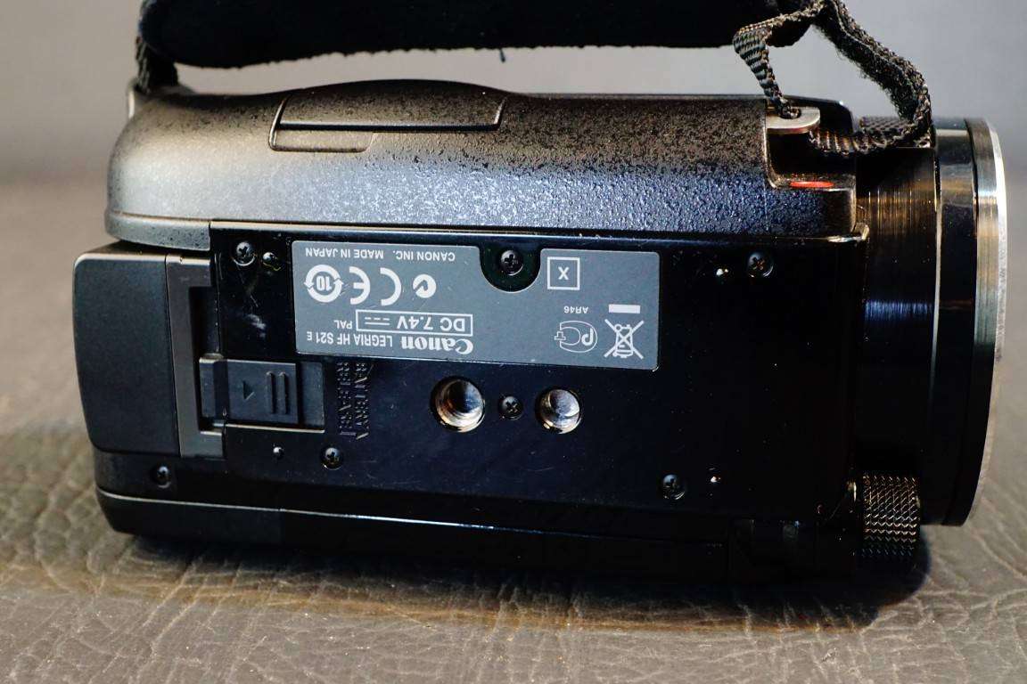 Canon Legria/VIXIA HF S21 Full HD 1080p 8.59MP Handycam Camcorder Camera **Great Condition*