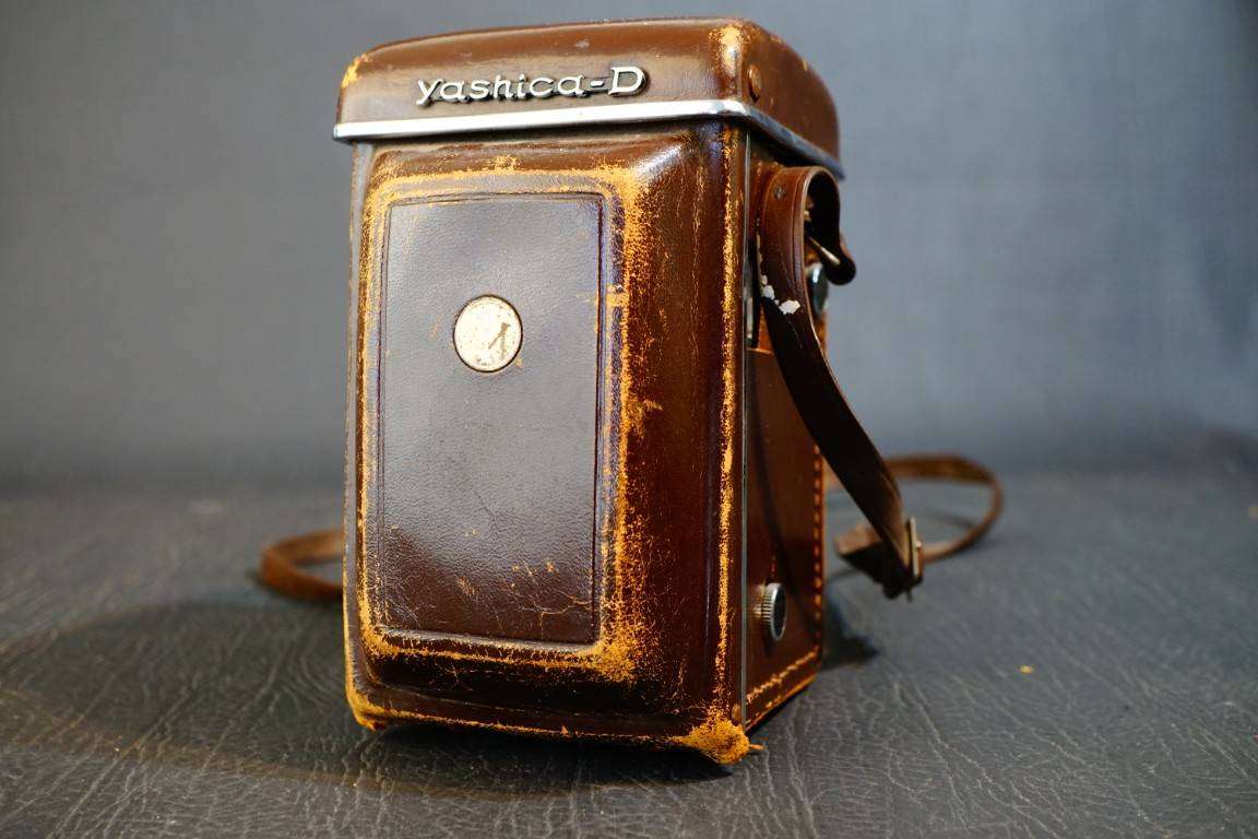 Yashica-D 6x6 TLR with Yashikor 80mm F3.5 Lens 120 Roll Film Camera **Great Condition**