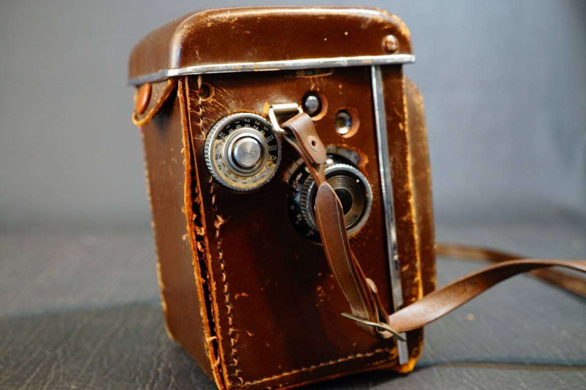 Yashica-D 6x6 TLR with Yashikor 80mm F3.5 Lens 120 Roll Film Camera **Great Condition**