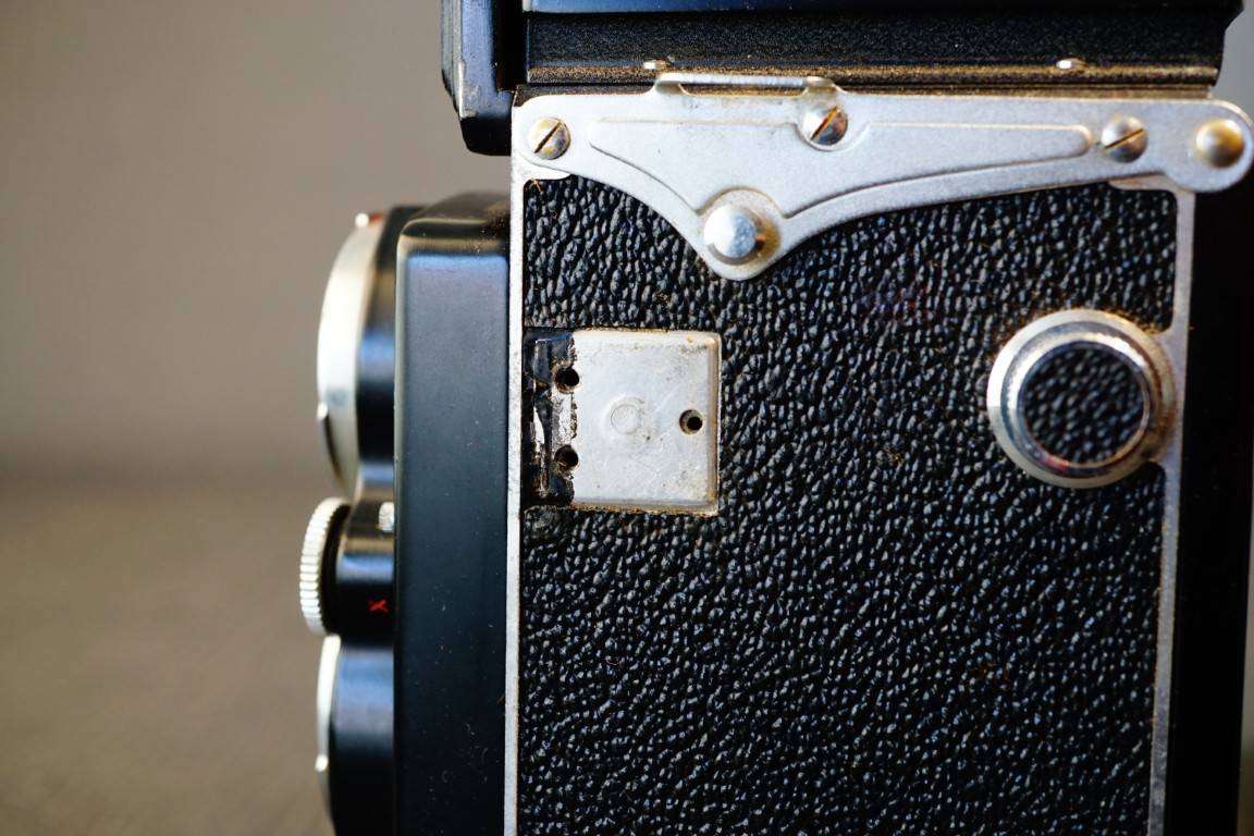 Yashica-D 6x6 TLR with Yashikor 80mm F3.5 Lens 120 Roll Film Camera **Great Condition**