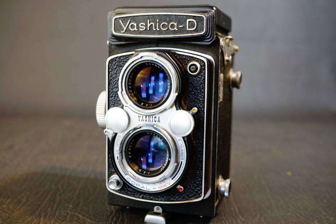 Yashica-D 6x6 TLR with Yashikor 80mm F3.5 Lens 120 Roll Film Camera **Great Condition**
