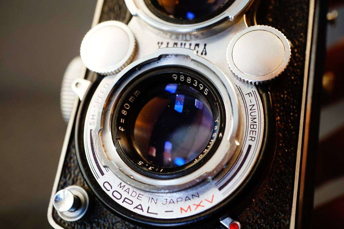 Yashica-D 6x6 TLR with Yashikor 80mm F3.5 Lens 120 Roll Film Camera **Great Condition**