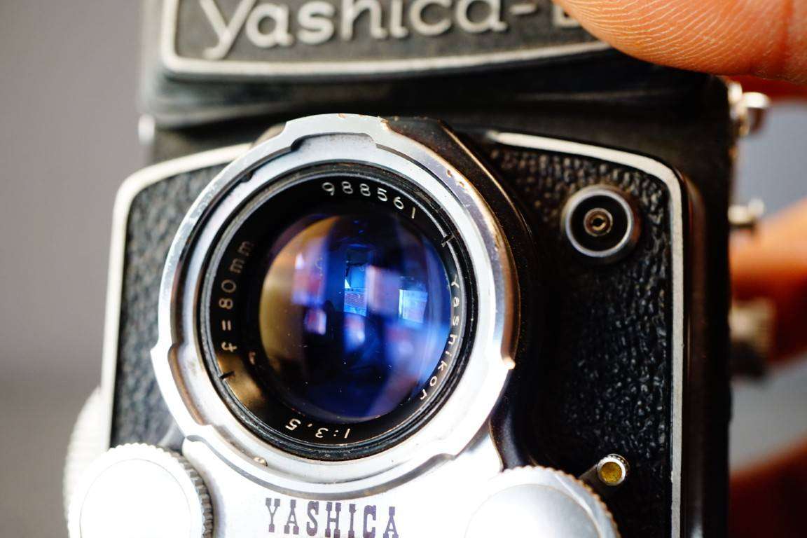 Yashica-D 6x6 TLR with Yashikor 80mm F3.5 Lens 120 Roll Film Camera **Great Condition**