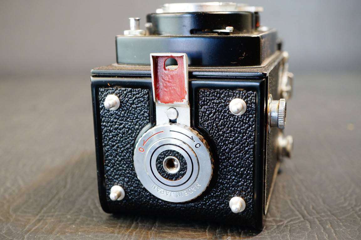 Yashica-D 6x6 TLR with Yashikor 80mm F3.5 Lens 120 Roll Film Camera **Great Condition**