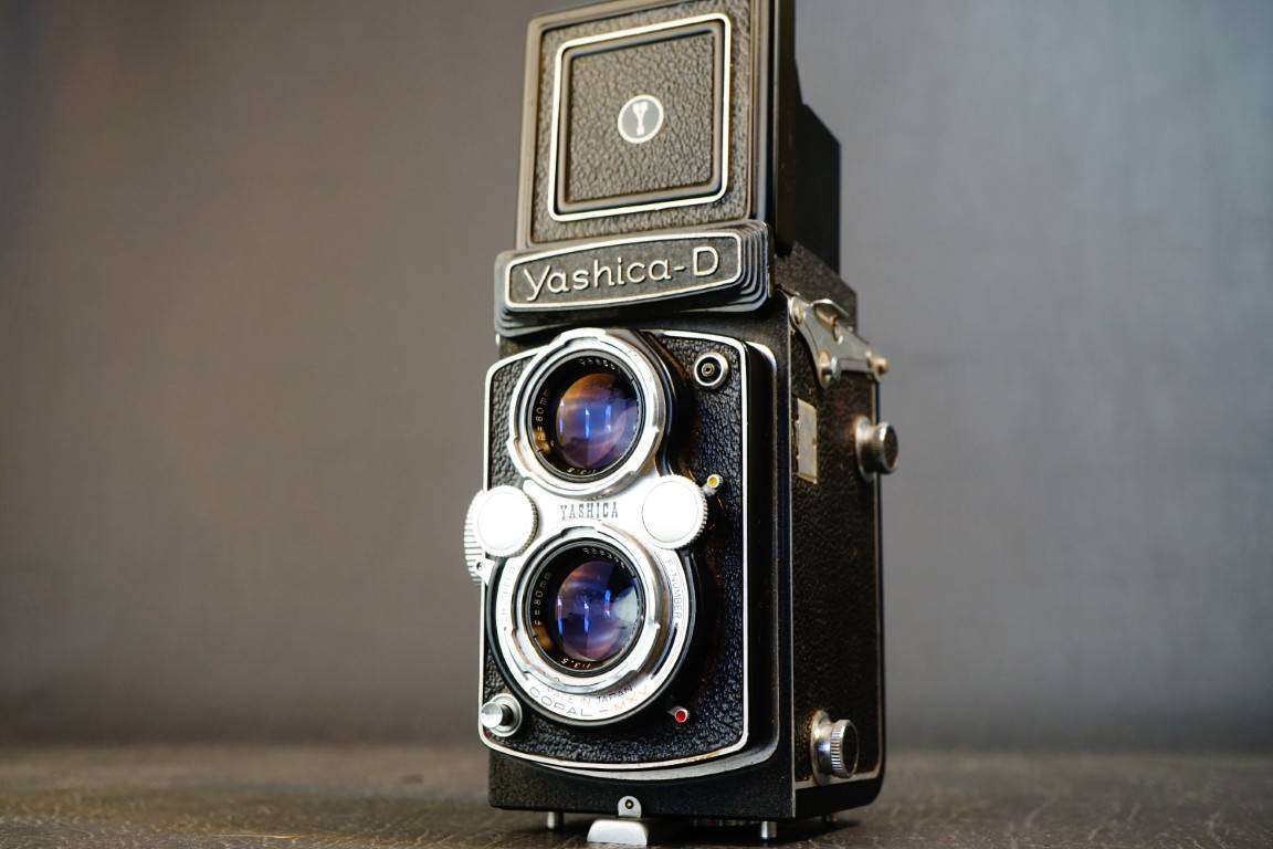Yashica-D 6x6 TLR with Yashikor 80mm F3.5 Lens 120 Roll Film Camera **Great Condition**