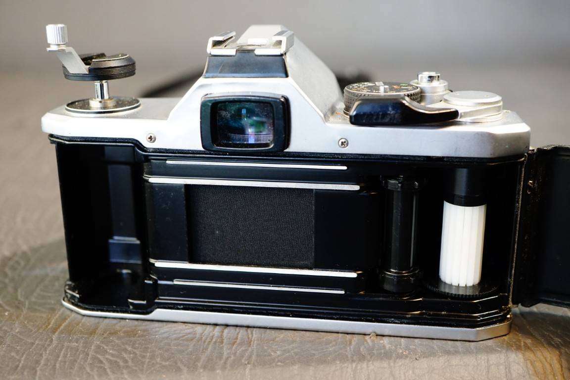 Pentax MX 35mm SLR Film Camera with Pentax 50mm F1.7 Lens  **Great Condition**