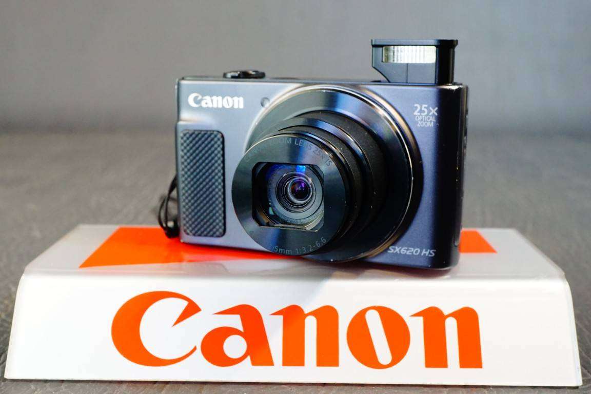 Canon Powershot SX620 HS 20.2MP Compact Digital Digital Camera with 25X Zoom Lens *Great Condition*