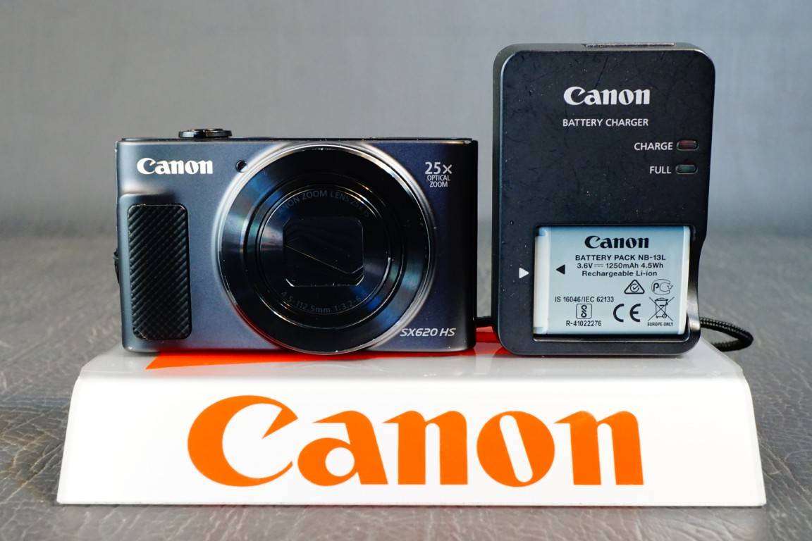 Canon Powershot SX620 HS 20.2MP Compact Digital Digital Camera with 25X Zoom Lens *Great Condition*