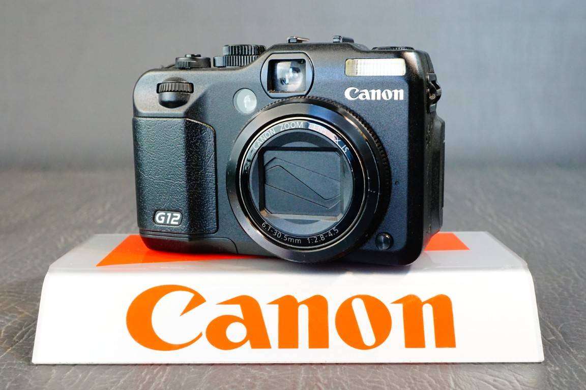 Canon PowerShot G12 10.0MP Compact Digital Digital Camera with 5X Zoom Lens **Great Condition**