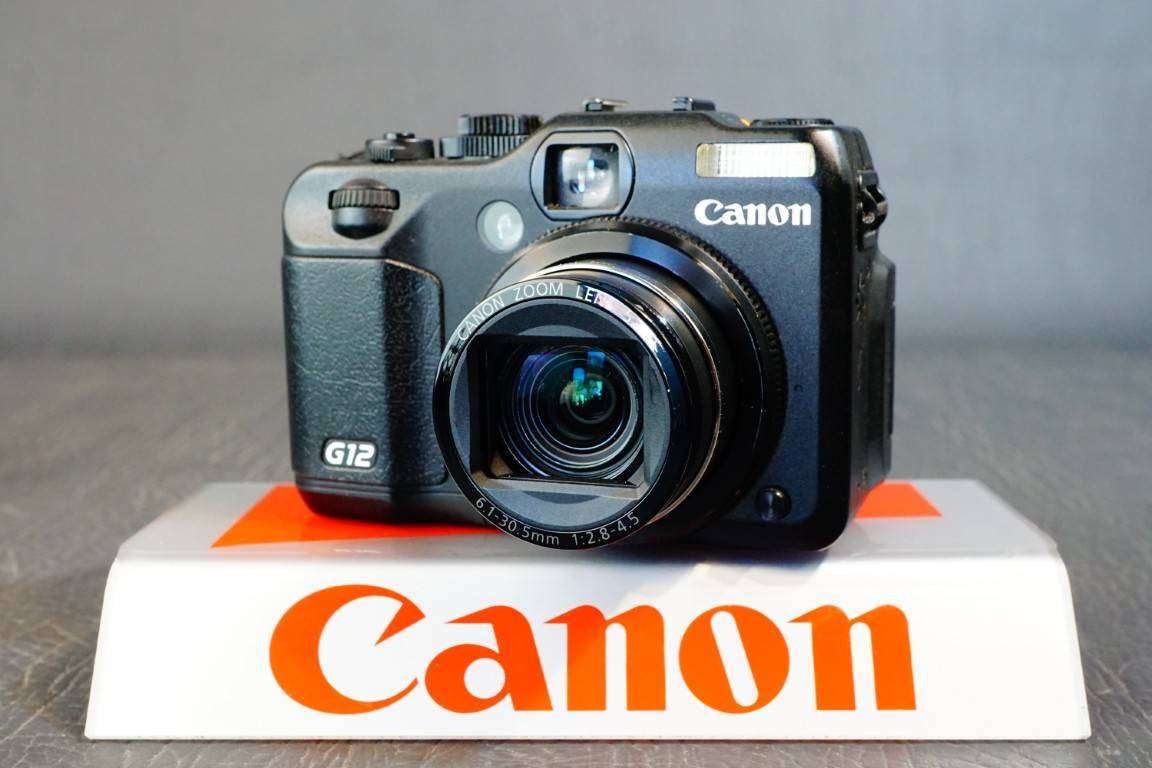 Canon PowerShot G12 10.0MP Compact Digital Digital Camera with 5X Zoom Lens **Great Condition**