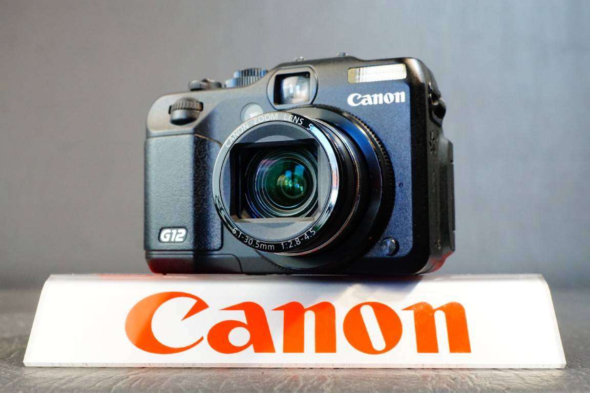 Canon PowerShot G12 10.0MP Compact Digital Digital Camera with 5X Zoom Lens **Great Condition**